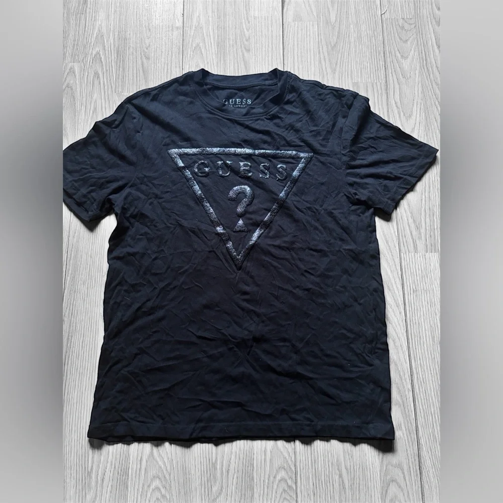 GUESS Men’s Black Short Sleeve T-Shirt - Picture 2 of 7